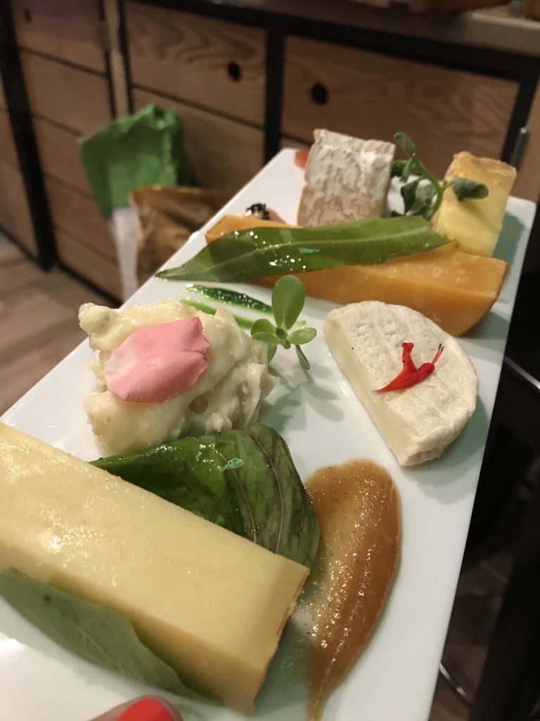 plateau de fromage et condiment surprise
